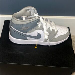 Jordan Kids Sneakers in Gray and White